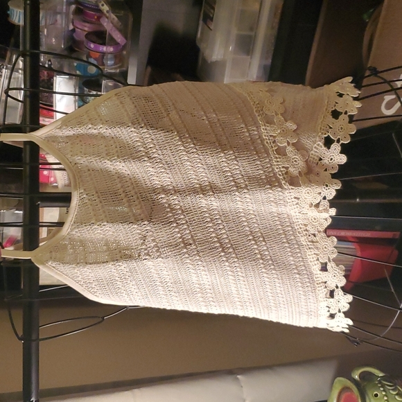 🔵Ivory Lace Tank - Picture 2 of 5